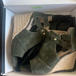 Brand new White House black marker suede wedges